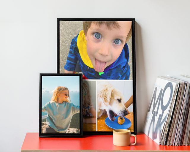 Wanddecoratie met collages en enkele beelden