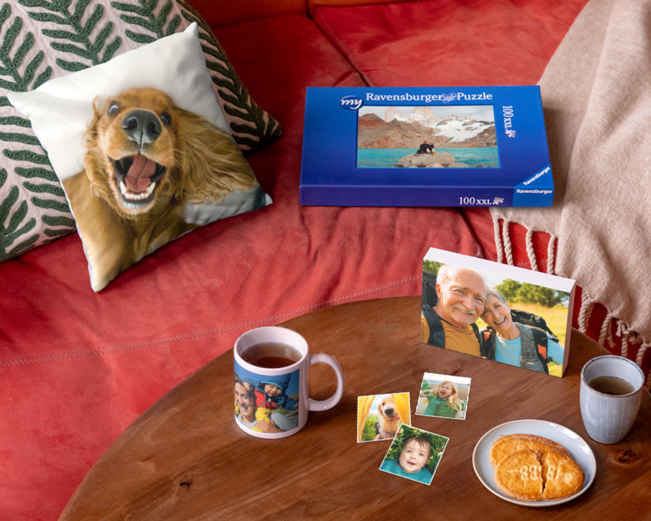 Woonkamer met verschillende gepersonaliseerde fotocadeaus