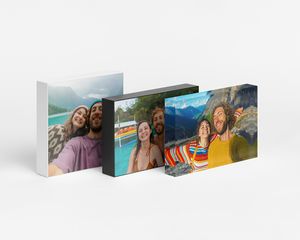 Drie fotoblokken met reisselfies van een stel