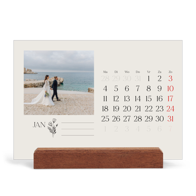 Bureaukalender met houten standaard  — Initialen in bloei [Januari]