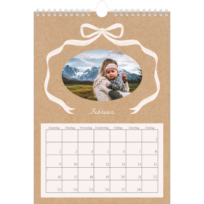 Fotokalender A4 (20 x 30 cm) — Kraft en strik [Februari]
