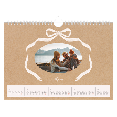 Fotokalender A4 — Kraft en strik [April]