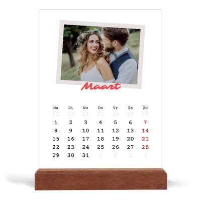 Bureaukalender met houten standaard  — Karmijnrode handtekening [Maart]