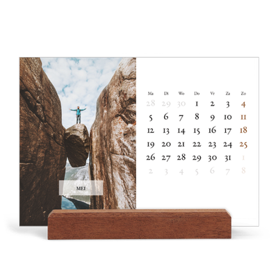 Bureaukalender met houten standaard  — Klassieke kalender [omslag]