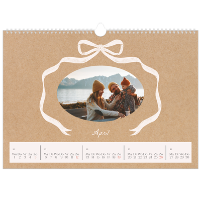 Fotokalender A3 — Kraft en strik [April]