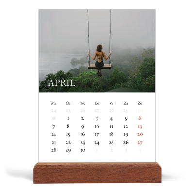 Bureaukalender met houten standaard  — Eenvoudige letters [April]